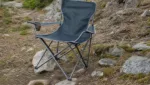 Campingstuhl sicher auf unebenem Boden aufstellen